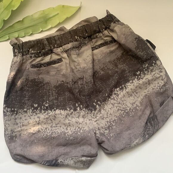 🌟w118 by Walter Baker Adrienne short🌟 - Picture 5 of 10